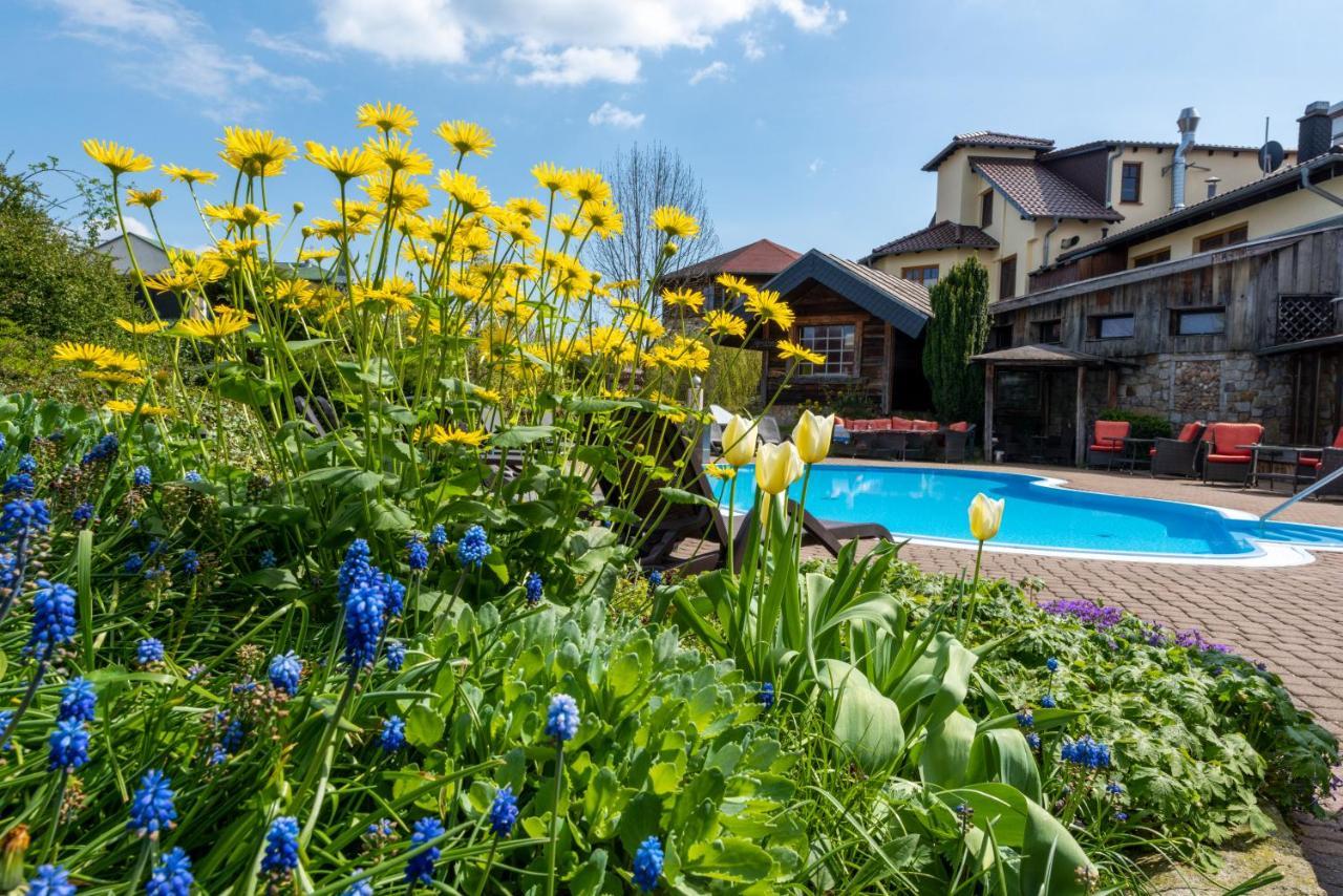 Wellnesshotel Seeschloesschen - Privat- Spa & Naturresort 센프텐베르크 외부 사진